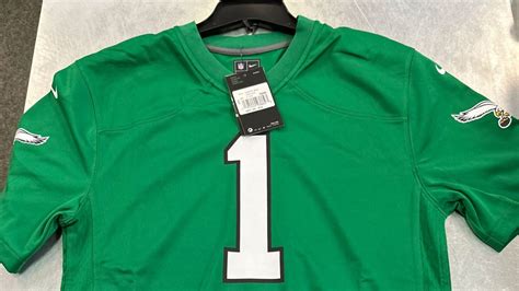 LOOK: Eagles unveil Kelly Green throwback jerseys,。